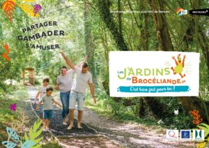 famille, pieds nus, jardin